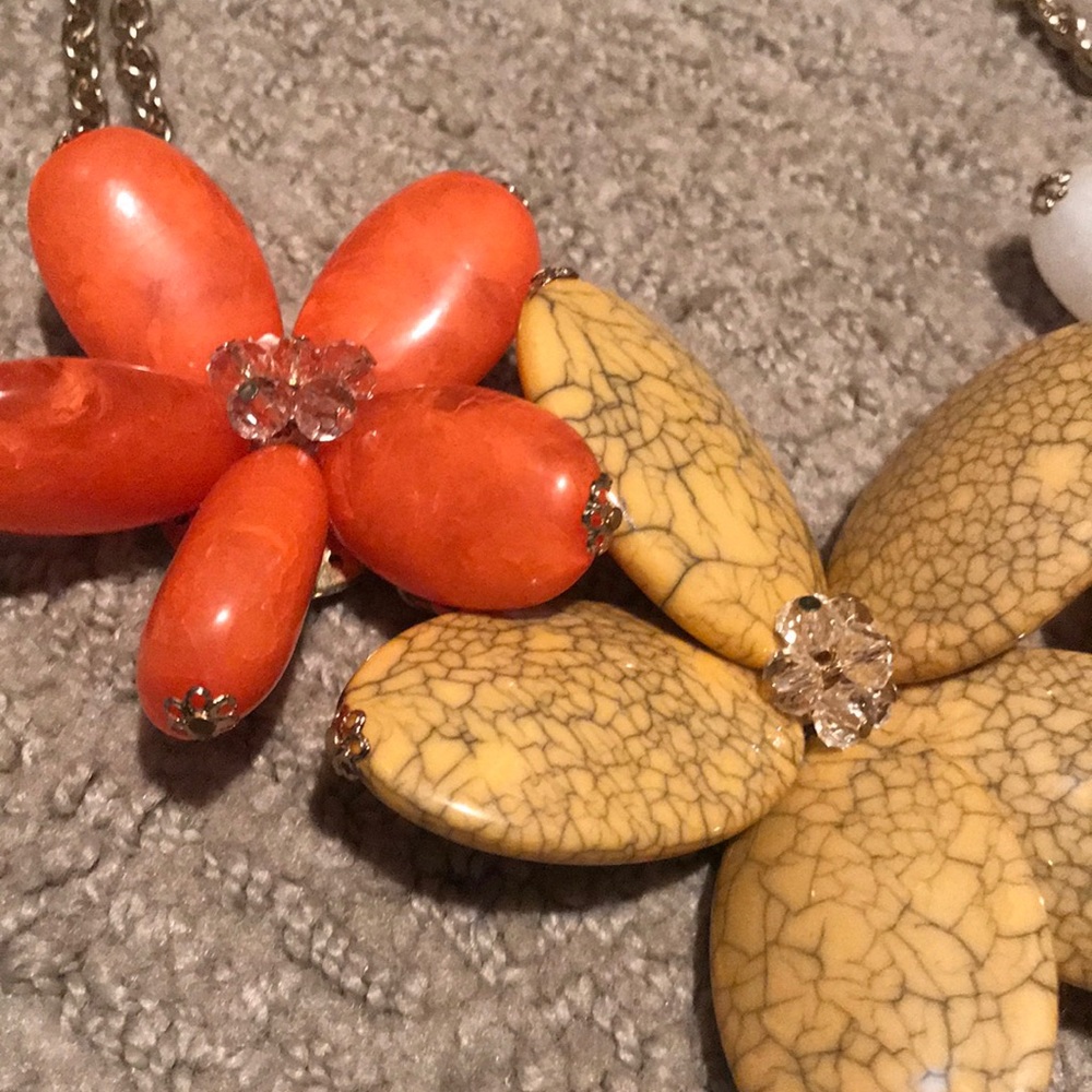 So fun statement necklace - Picture 2 of 5